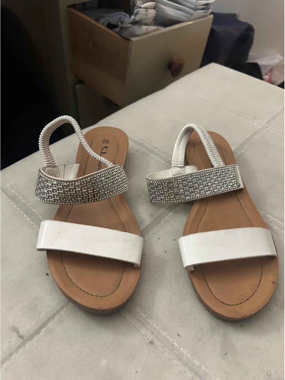 CL Laundry White sandals with silver rhinestone embellishments size 7